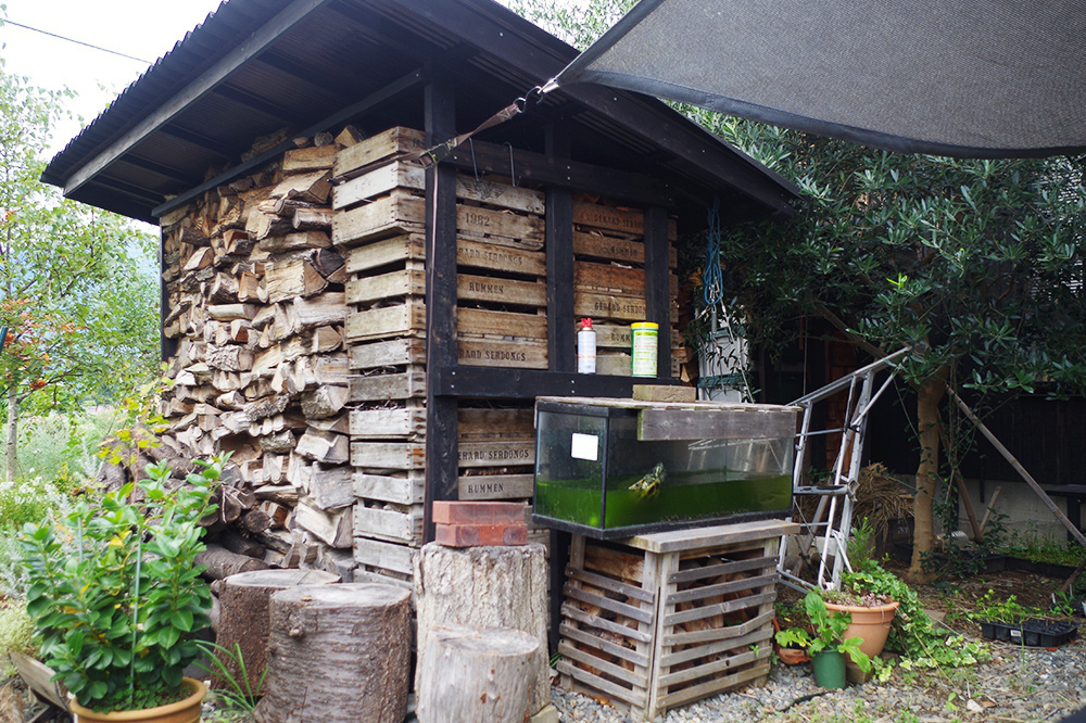 オーナー自作の薪小屋
