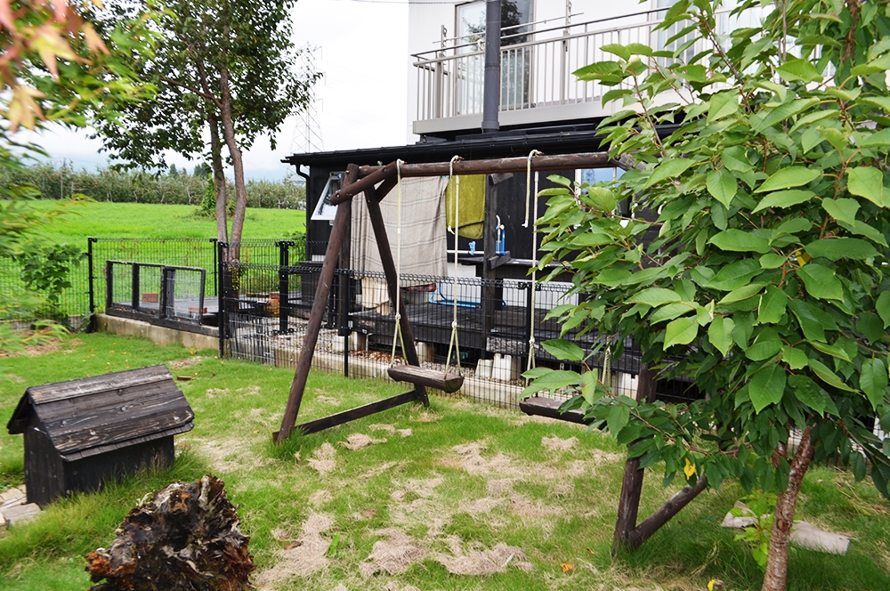 お庭のブランコ