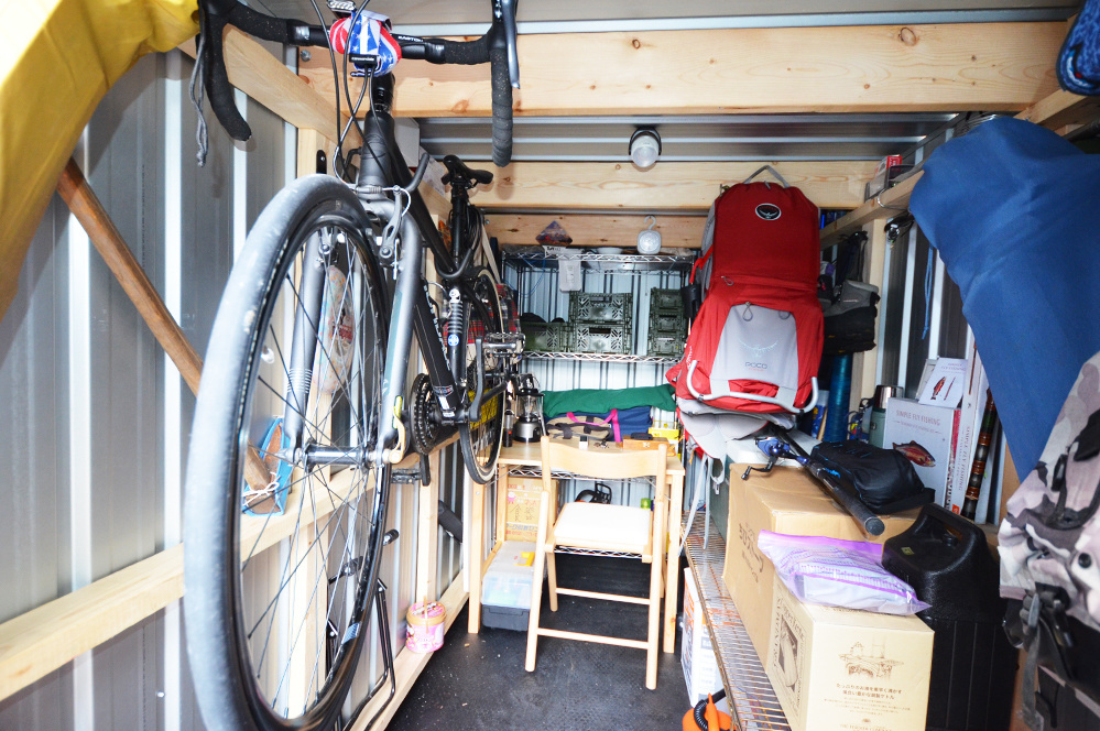 物置小屋の屋内